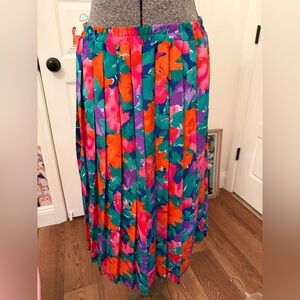 Leslie Fay pleated colorful skirt